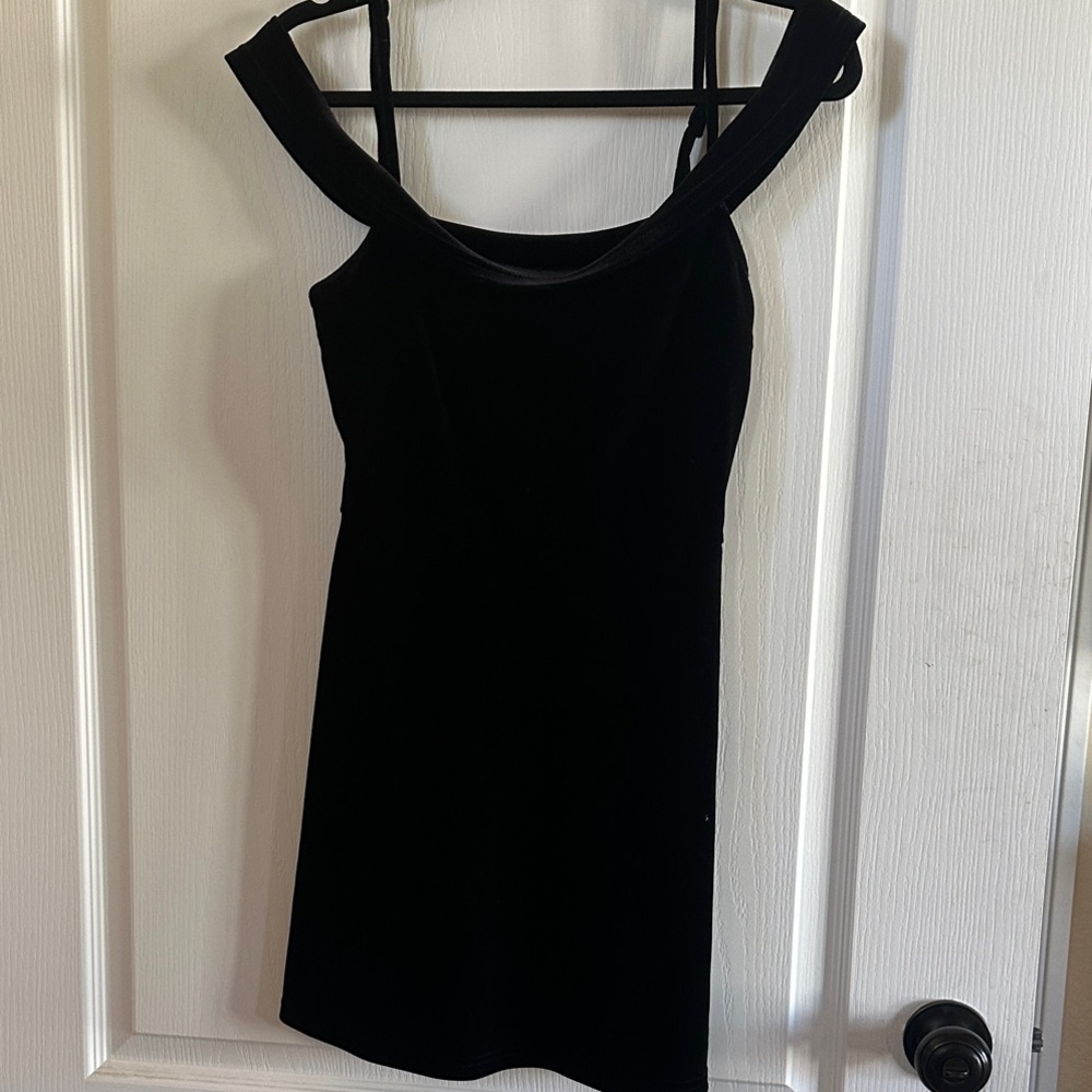 2/$30 Lulu's My Kinda Romance Velvet Off The Shoulder Mini Dress Sz S prom